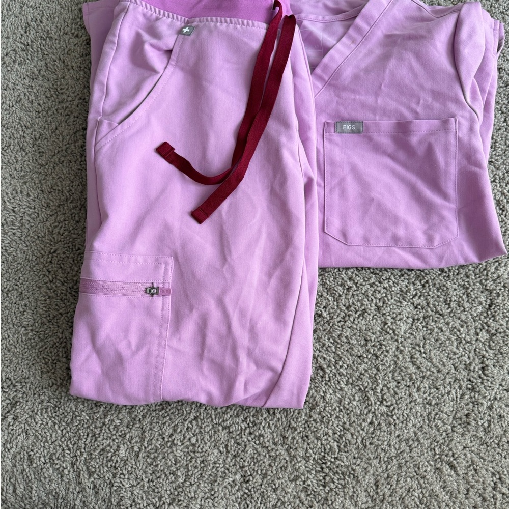 Figs scrub set, Lavender, XS top and XS petite jogger! Worn just twice